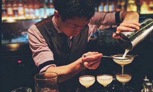 Manhattan Bar – Classic, Cordial and Charming