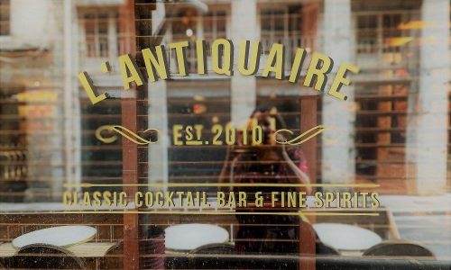 L’Antiquaire in Lyon –  Enjoy your cocktail accompanied by jazzy tunes